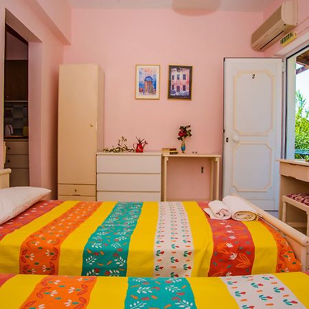 Aloni Studios & Apartments Ласи Екстериор снимка
