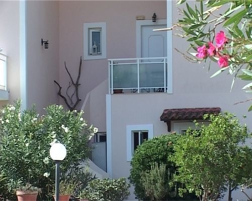 Aloni Studios & Apartments Ласи Екстериор снимка