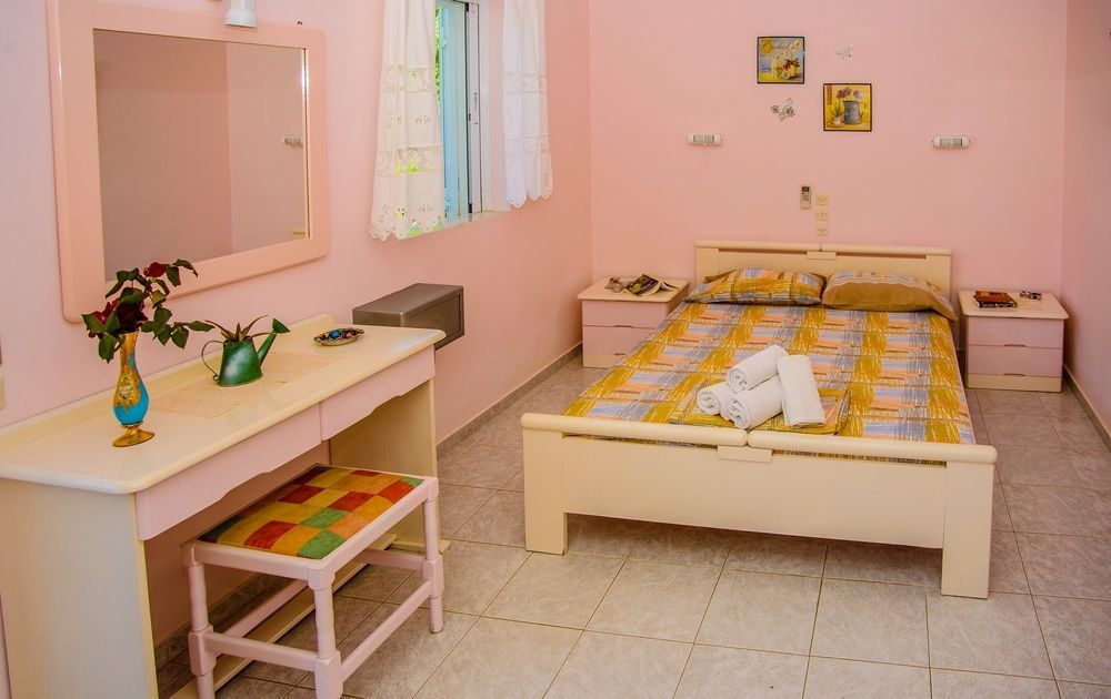 Aloni Studios & Apartments Ласи Екстериор снимка